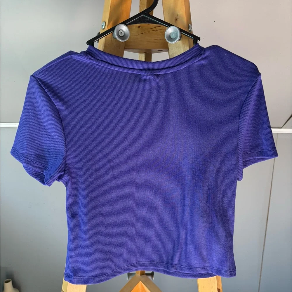 🌻Bundle 5 items for $20 🌻Purple Fitted Crop Short Sleeve T-Shirt - Picture 3 of 3